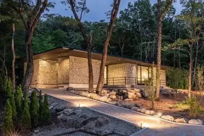 【石の家】那須の自然の中に佇む | 優雅で上質な平屋の住まい